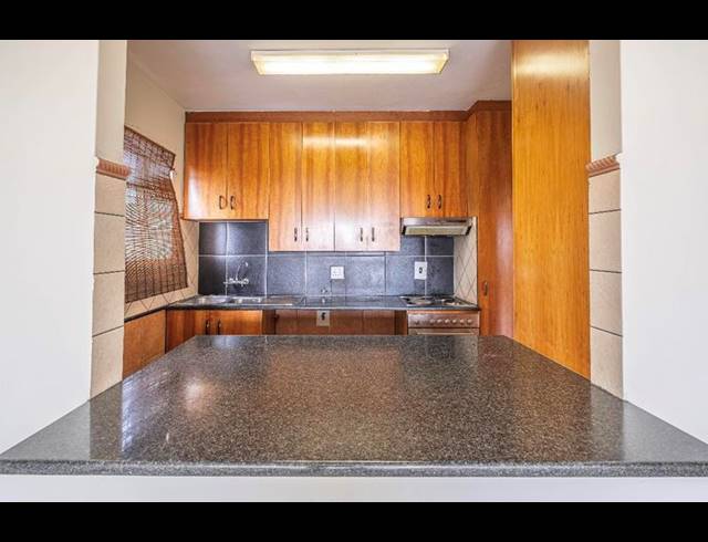 1 BEDROOM APARTMENT FOR SALE IN MALVERN EAST EXT